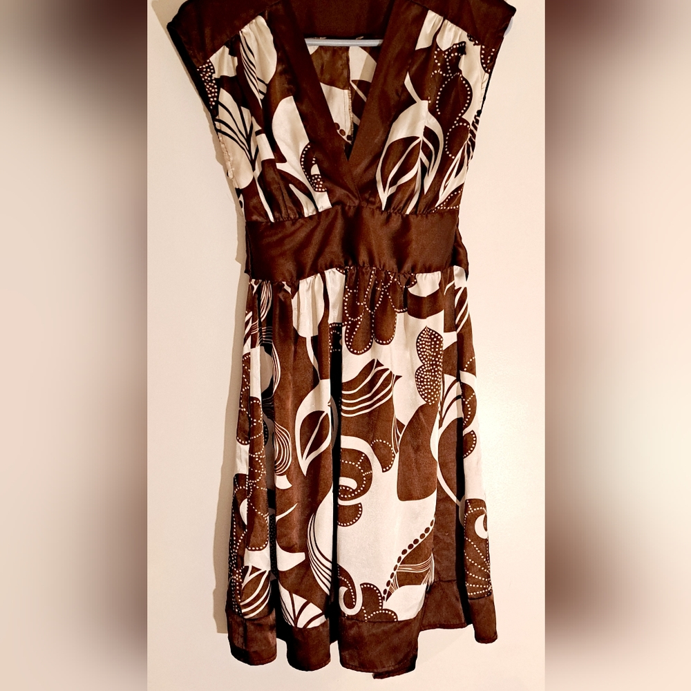 STYLES SIZE 6 brown/creme anywhere dress